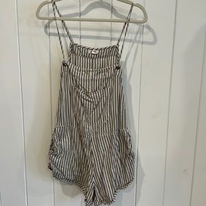 Billabong short overalls